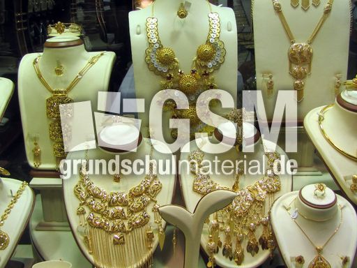 096 Abu Dhabi, Arabischer Golgschmuck.JPG